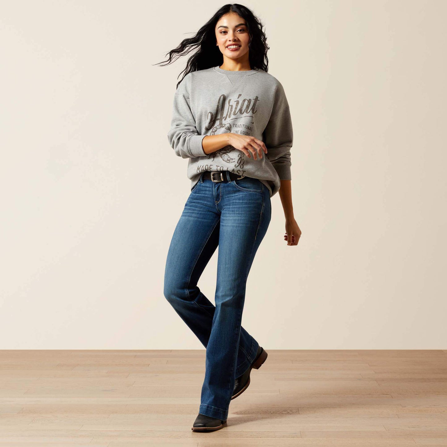 Ariat Scorpion Script Oversized Sweatshirt